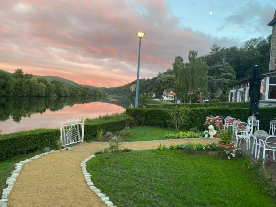 Maison Et Velos A Godinne Dans La Vallee De La Meuse Eksteriør billede